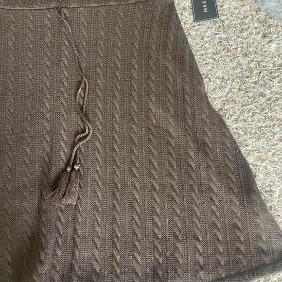 Max + Ash Brown Flare Sleeve Knit Dress - Picture 4 of 10